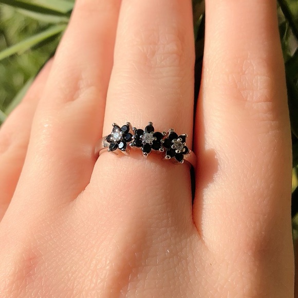 NWOT 925 sterling silver black spinel flower ring - Picture 3 of 7